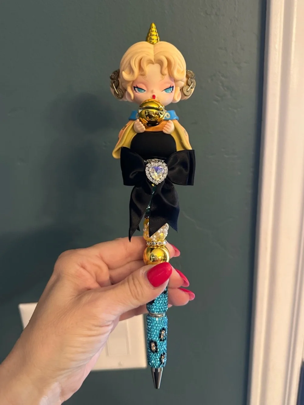 Gorgeous Hand Crafted Pen with an Authentic  DoDo Sugar Nami as the Focal
